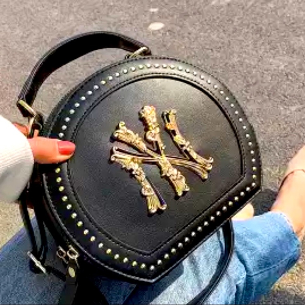 ** READY 2 SHIP ** riveted Yankee purse